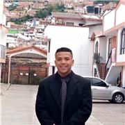 El profesor de educación física tiene el conocimiento y destreza para ofrecer clases de actividad física , desarrollo de las capacidades físicas básicas , actividades deportivas , mejoramiento motriz y enseñanza como docente